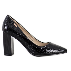 Goodin Pumpar På En Pelare svart