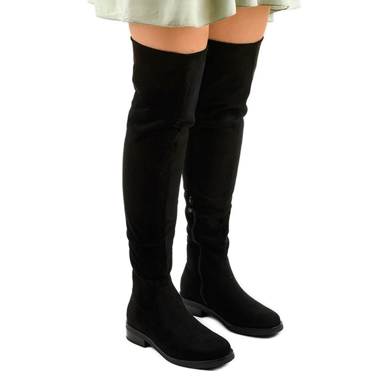 Svarta platta stövlar med en lång Aeleos -övre