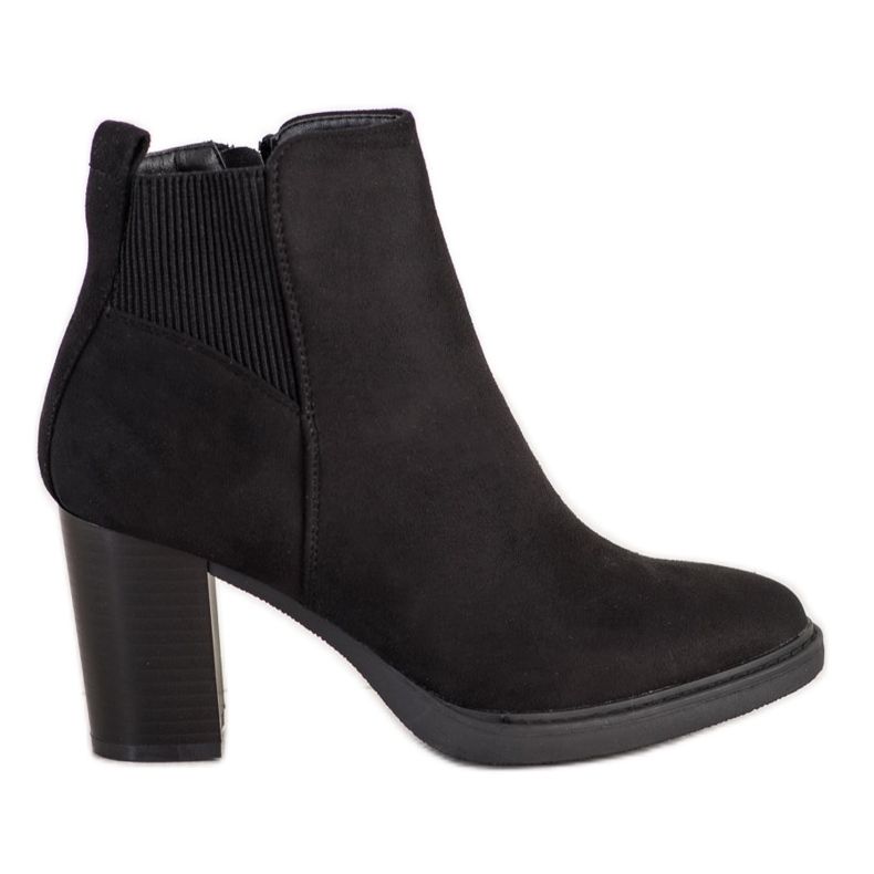 Super Mode Svarta stövlar på ett inlägg