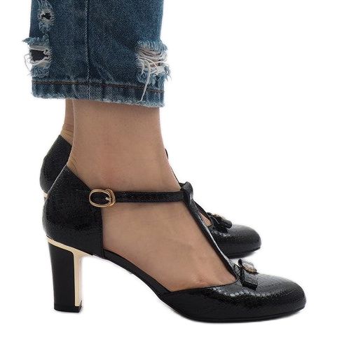 Svarta pumpar på stolpen 2239-3