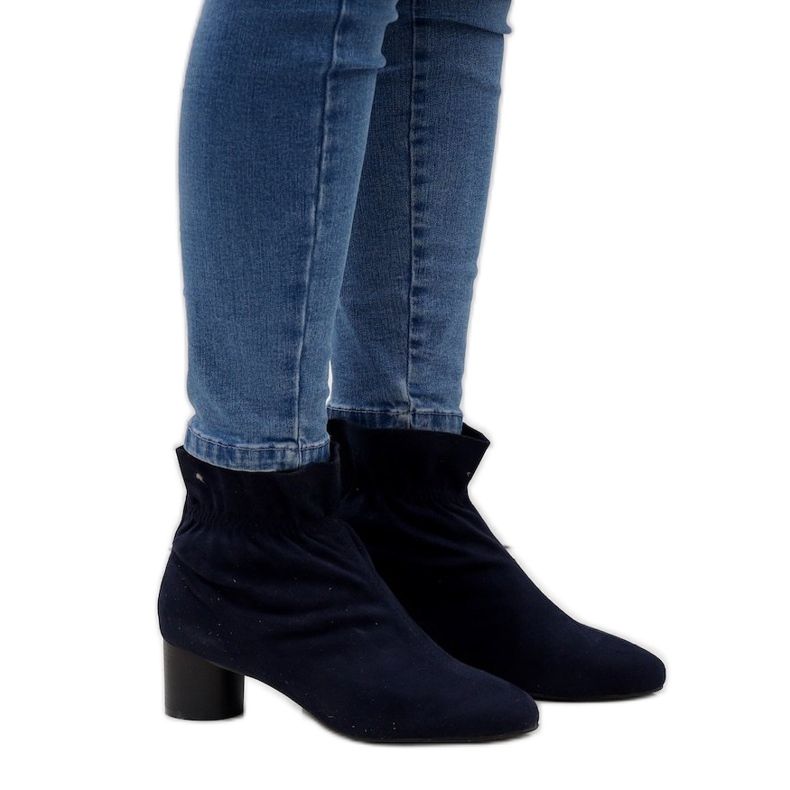 Marinblå stövlar i mocka på JM5512M -stolpen