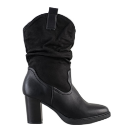 Super Mode Cowboystövlar på ett inlägg svart