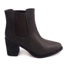 Stövlar på ett inlägg F024 grå