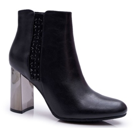 Kvinnors stövlar på en silverpost svart Peve