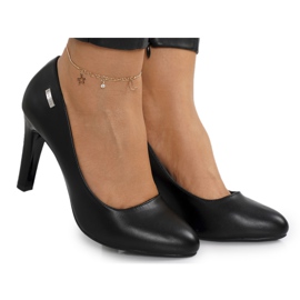 PJ1 Klassiska svarta Eliana -pumpar på en bar