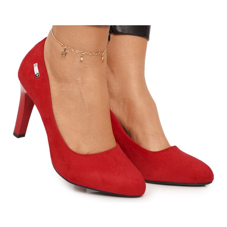PJ1 Klassiska pumpar på en mocka röd Eliana klack