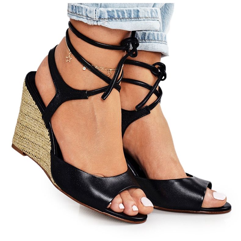 Lädersandaler på en flätad kil Laura Messi 1944 svart
