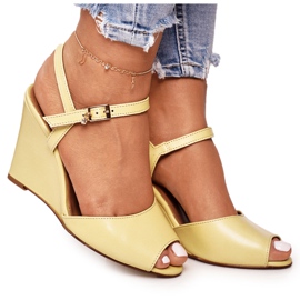 Sandaler i mocka med wedge Laura Messi 2253 gul