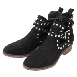 Stövlar skurna med svarta dubbar NS196P Svart