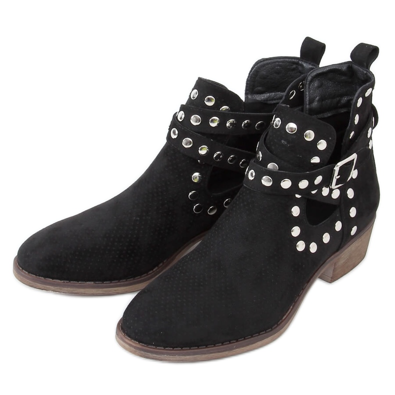 Stövlar skurna med svarta dubbar NS196P Svart