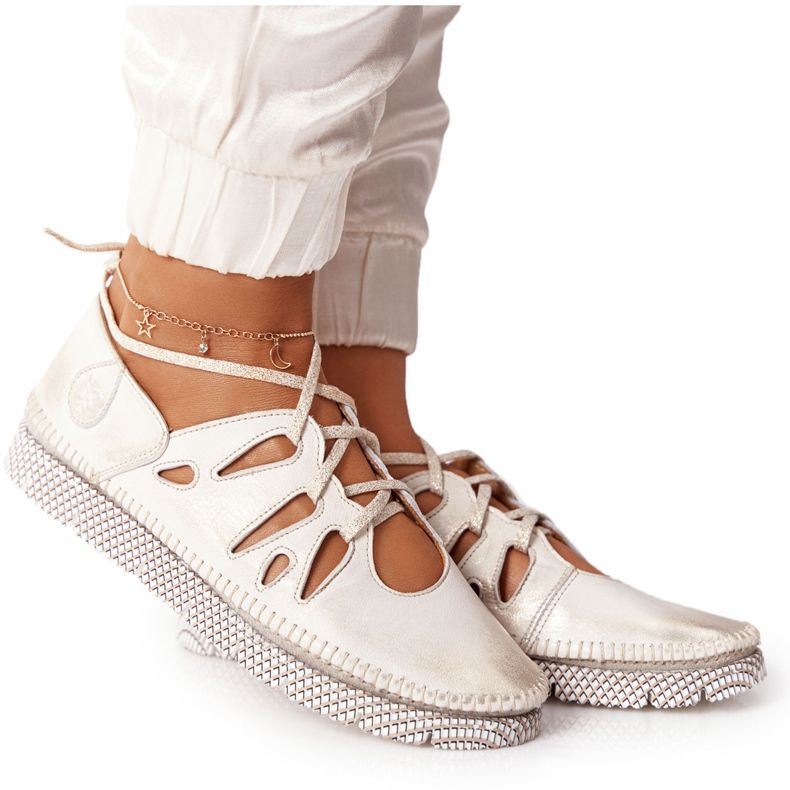 Kvinnors läderskor Maciejka Beige-Gold 04449-25 gyllene