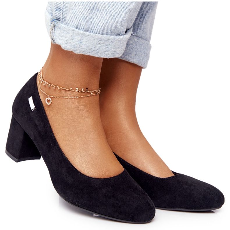 Mocka pumpar på en Sergio Leone Black Bar svart