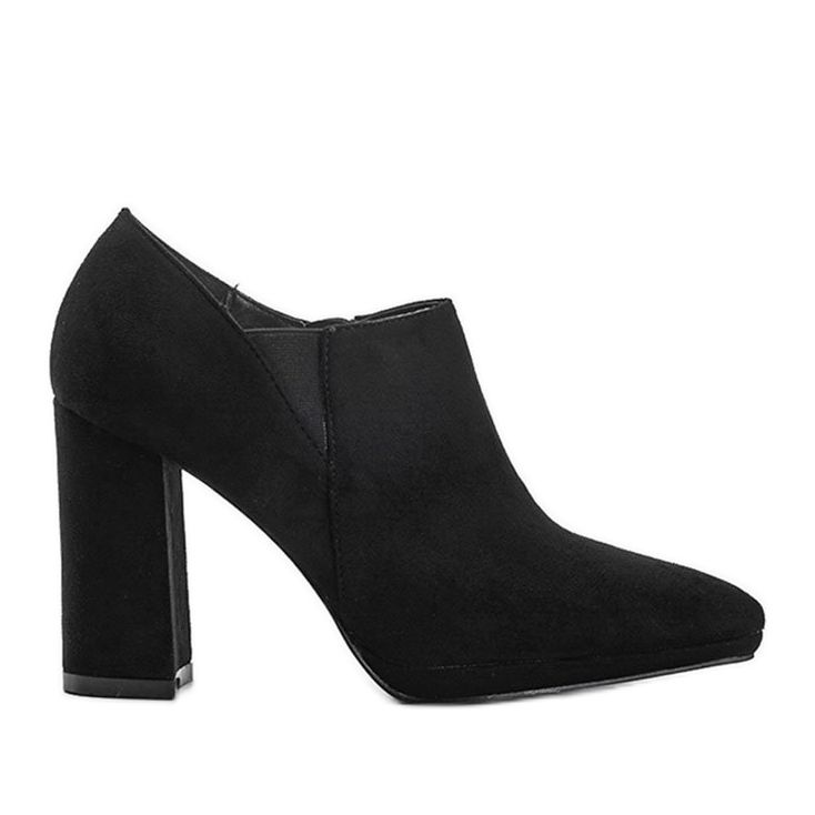 Svarta stövletter i mocka på Carl -stolpen