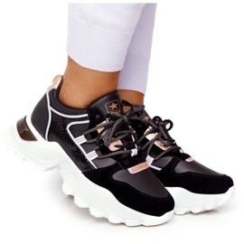 EVE Damskor på en massiv svart kraftsula gyllene