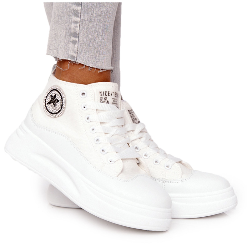 Kvinnors höga sneakers på plattformen Vit trevlig tjej