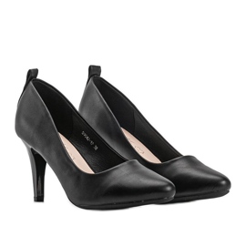 Svarta pumps på stilettklack från Brian