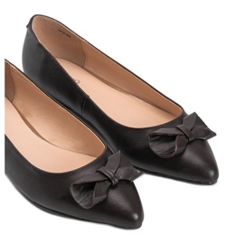 Bruna ballerinor med en Lisa rosett