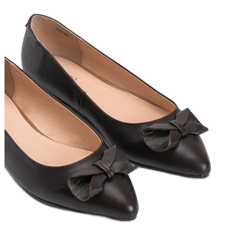 Bruna ballerinor med en Lisa rosett