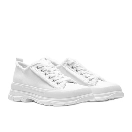 Vita sneakers på en tjock Makenna -sula