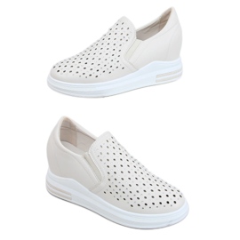 Sneakers glider på den beige kilen HY-251 Beige