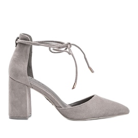 Grå snörningspumpar på Macey-stolpen