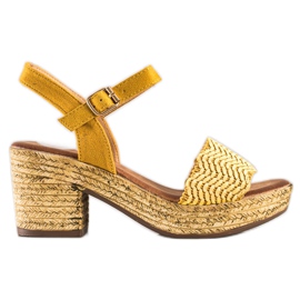 Evento Sandaler på en bred bar gul