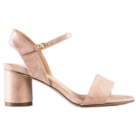 Evento Snygga sandaler på en bar rosa