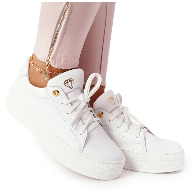 Kvinnors läderskor på plattformen Vit Nicole 2645 gyllene