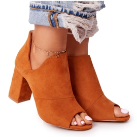 Vårmocka stövlar på ett inlägg Vinceza 21-17095 Camel brun