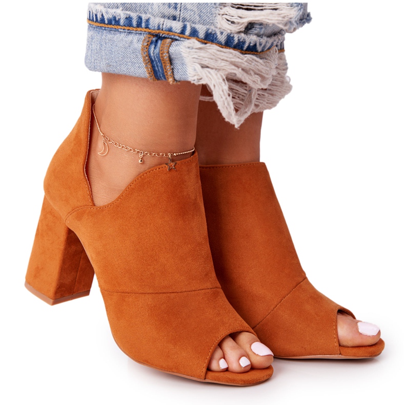 Vårmocka stövlar på ett inlägg Vinceza 21-17095 Camel brun