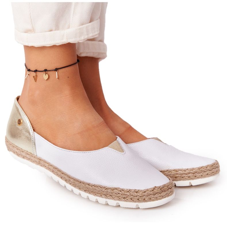 Läder Maciejka 05056-11 ballerina i vitt och guld gyllene
