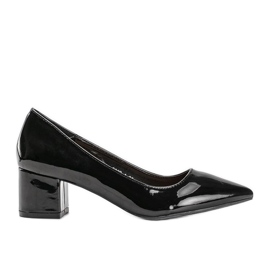 Svarta pumpar lackerade på Eden -kvarteret