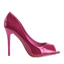 Rosa pumps lackerade på en Luke -häl