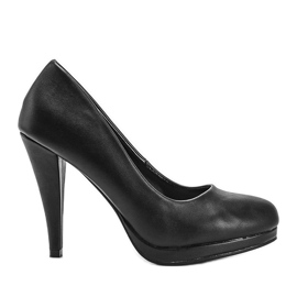 Svarta ekoläderspumpar på Liana-plattformen