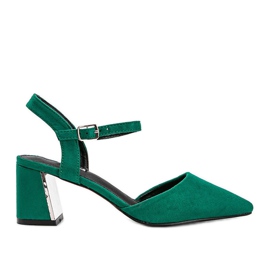 Gröna pumpar på ett ekologisk mockblock Anita