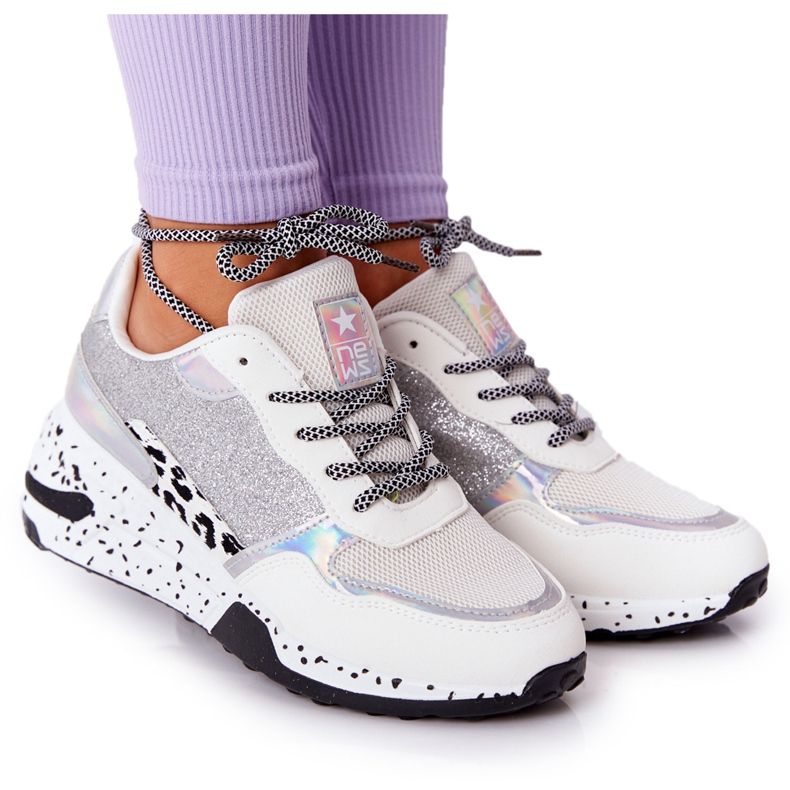 NEWS Kvinnor Wedge Sneakers Vit Med Brocade Avery 21SP26-3974 svart silver-