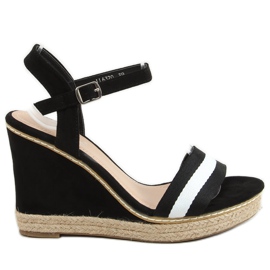 Svarta sandaler på en svart kil LL6320 Svart