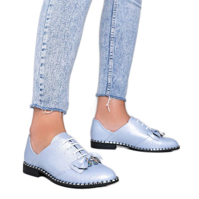 Blå blanka skor med en Lost Stars -rosett