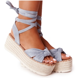 PS1 Knutna sandaler på en blå flätad plattform La Palma beige