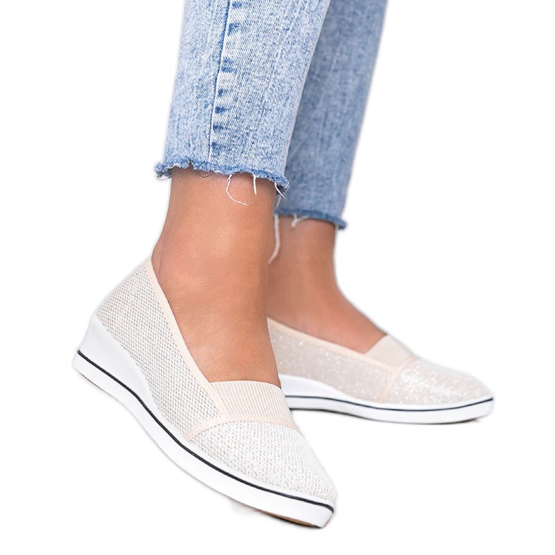 Beige blanka ballerinor på kilen Glam Star