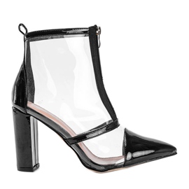 Stövlar på stolpen med en transparent Kiki -övre svart