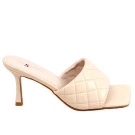 Quiltade beige T367P Beige tofflor