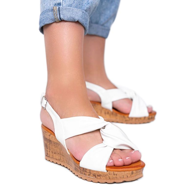 Vita sandaler på en kilklack Buenos Aires