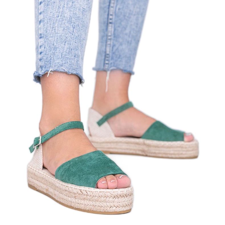 Gröna sandaler på Pearl River -plattformen