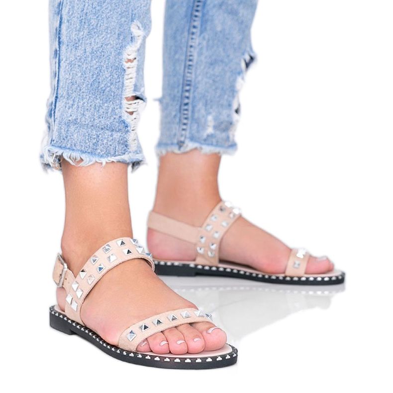 Beige sandaler med Thelma dubbar