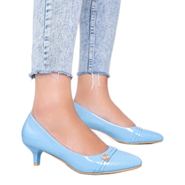 Blå pumps på Mollys lågklack