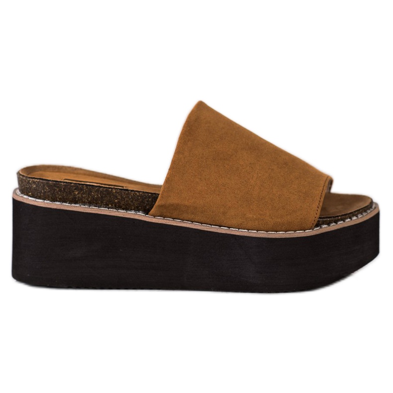 Corina Tofflor På En Hög Plattform brun