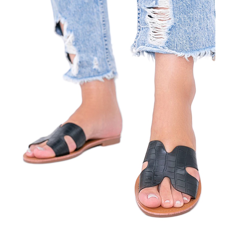 Svarta tofflor i krokodillemönster från Phoenix