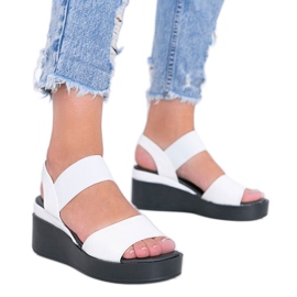 Vita kilsandaler från Wins