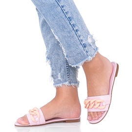 Rosa tofflor med en Colorado -kedja